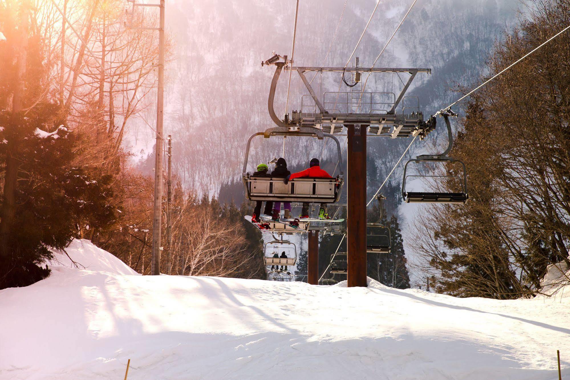 Red Door Lodge Hakuba Eksteriør billede